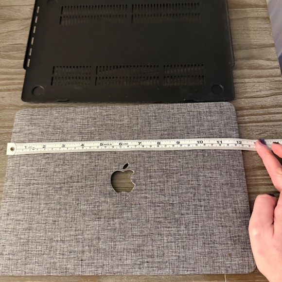 MacBook Pro 13" Intel 2020  2 COVER ACCESSORY BUNDLE - Picture 8 of 11